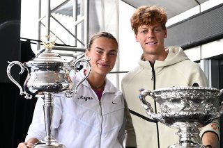 Aryna Sabalenka et Jannik Sinner remettent leur titre en jeu à Melbourne KEYSTONE/EPA/JOEL CARRETT